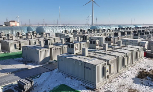 <b>大型戶外儲能電站：破解風(fēng)電場棄風(fēng)難題 提升內(nèi)蒙古風(fēng)電基地20%收益的實(shí)戰(zhàn)解</b>